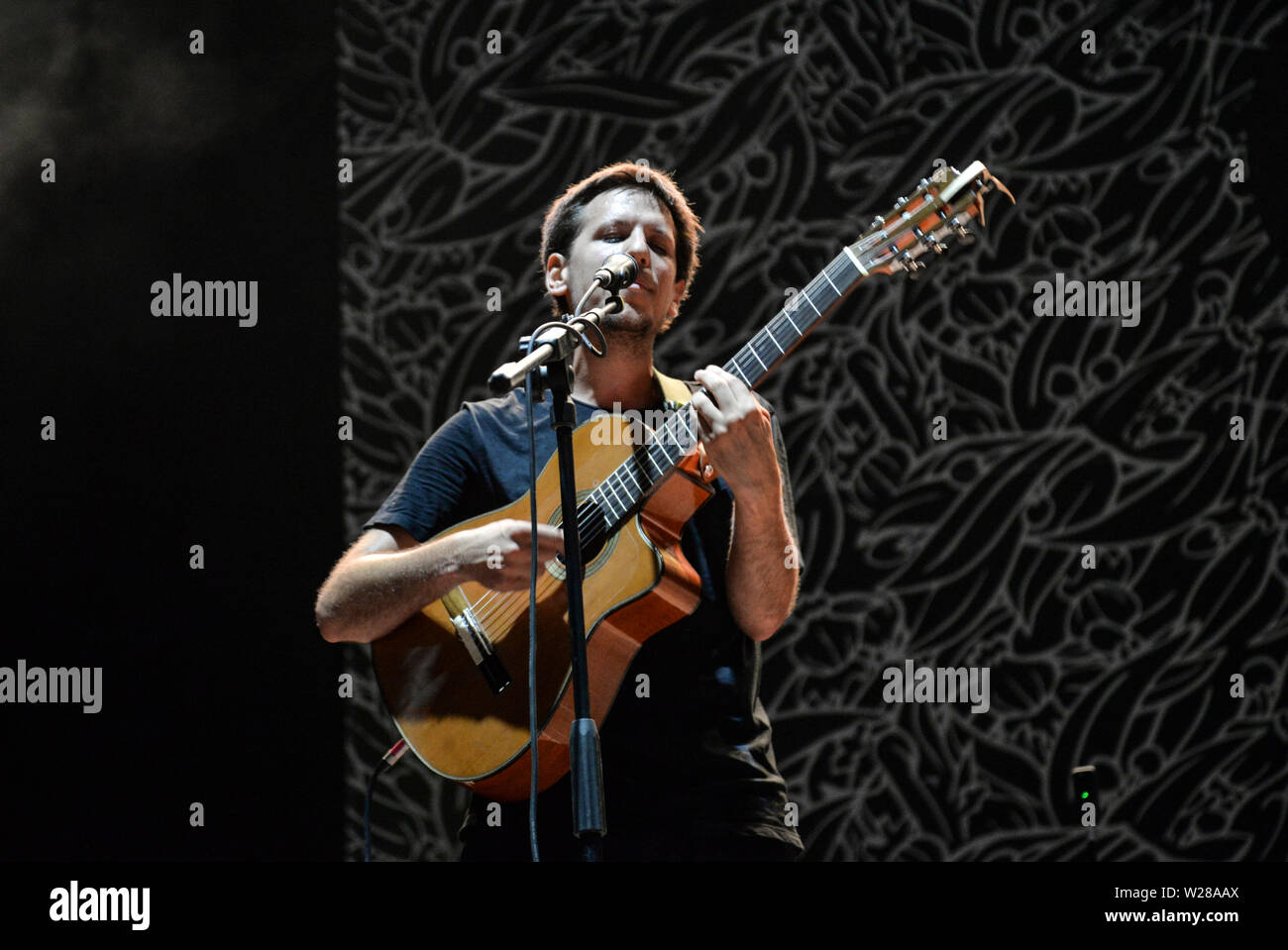 Eugenio dans Via di Gioia il se produit sur scène durant la tournée 2019 de la musique au parc Stupinigi Sonic Festival à Stupinigi. Banque D'Images