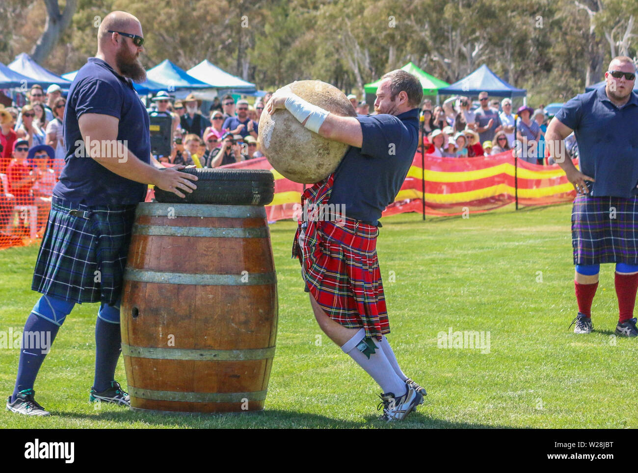 Les jeux des Highlands de compétition à Canberra Burns Club Highland Gathering Banque D'Images