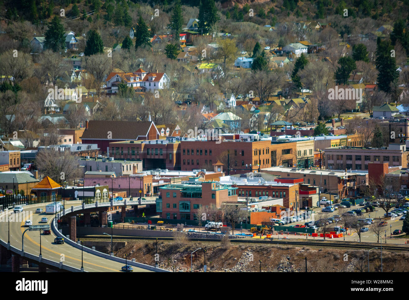 Le centre-ville de Glenwood Springs, Colorado lors d'une journée ensoleillée Banque D'Images