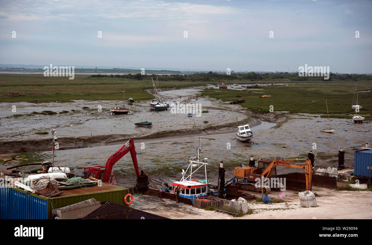 Les travaux de construction de la vase à marée basse sur l'estuaire de la Tamise, vieille Leigh, Leigh-on-Sea, Essex, Angleterre, Royaume-Uni Banque D'Images