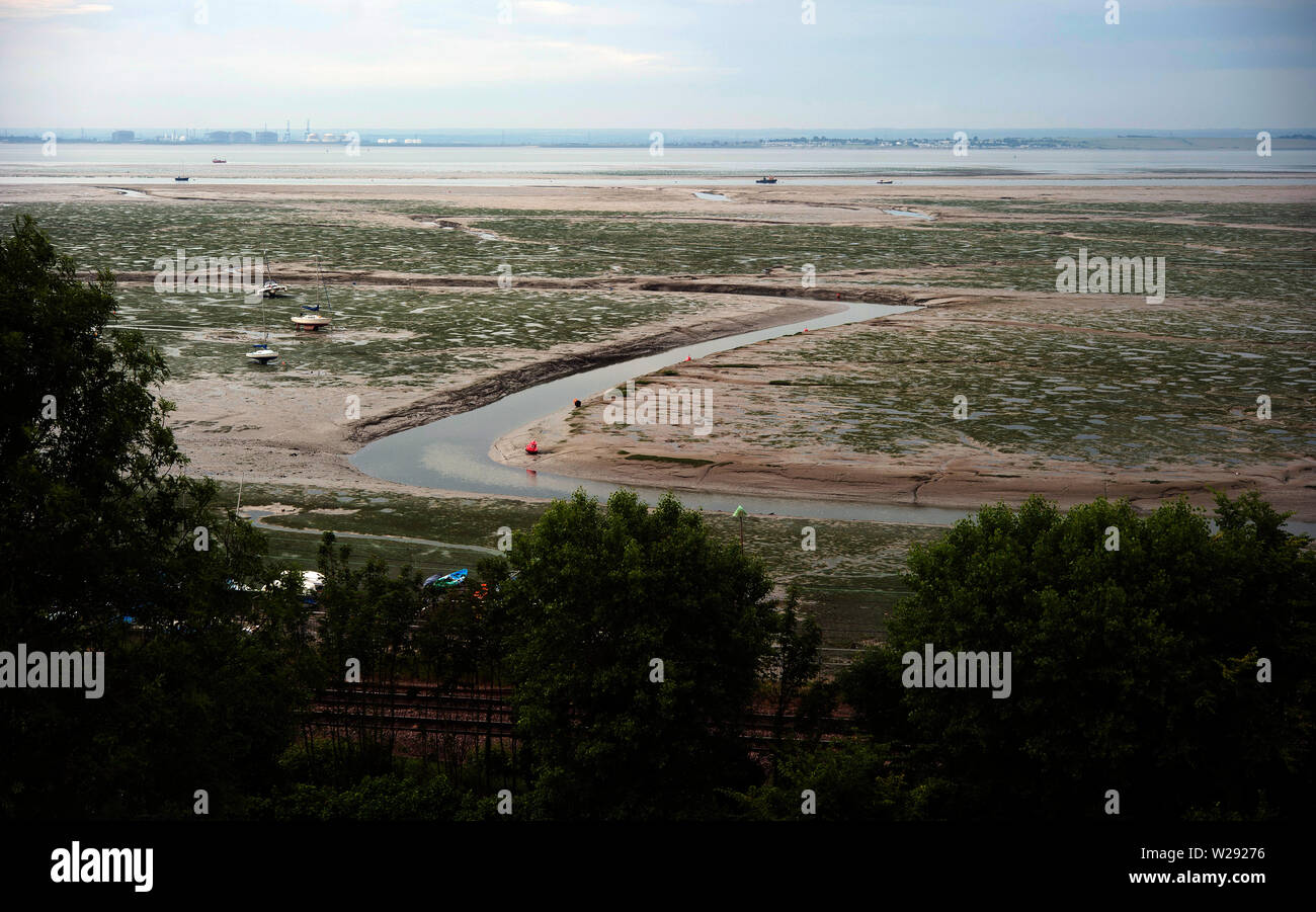 Sur le canal de la rivière Thames Estuary à marée basse, Vieux Leigh, Leigh-on-Sea, Essex, Angleterre, Royaume-Uni Banque D'Images