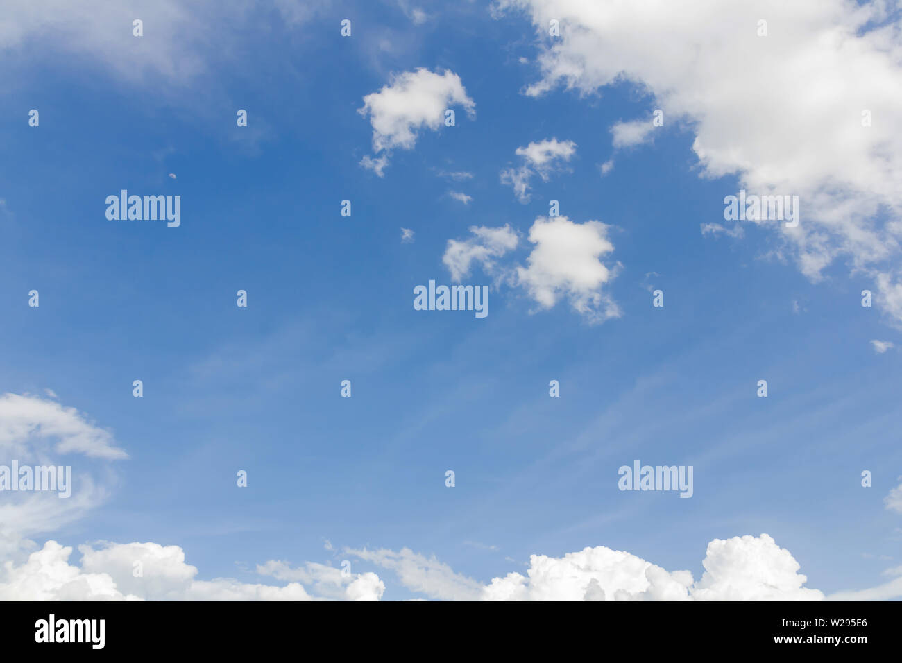 Ciel bleu avec cloud closeup Banque D'Images