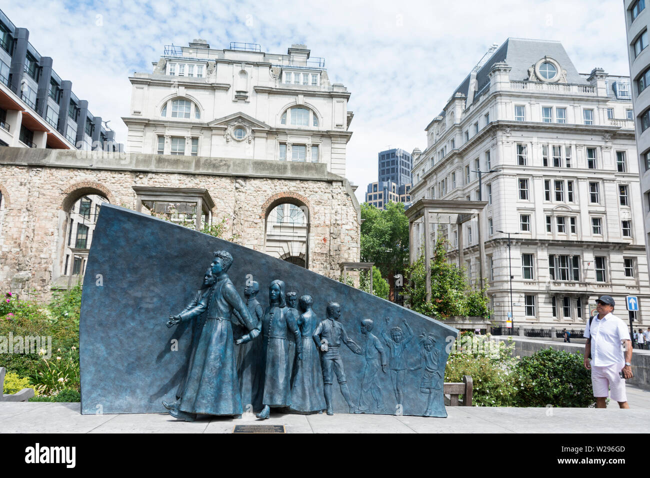 Andrew Brown's memorial sculpture en bronze de Christ's Hospital School, à la Christ Church de l'église de Greyfriars garden, Ville de London, UK Banque D'Images