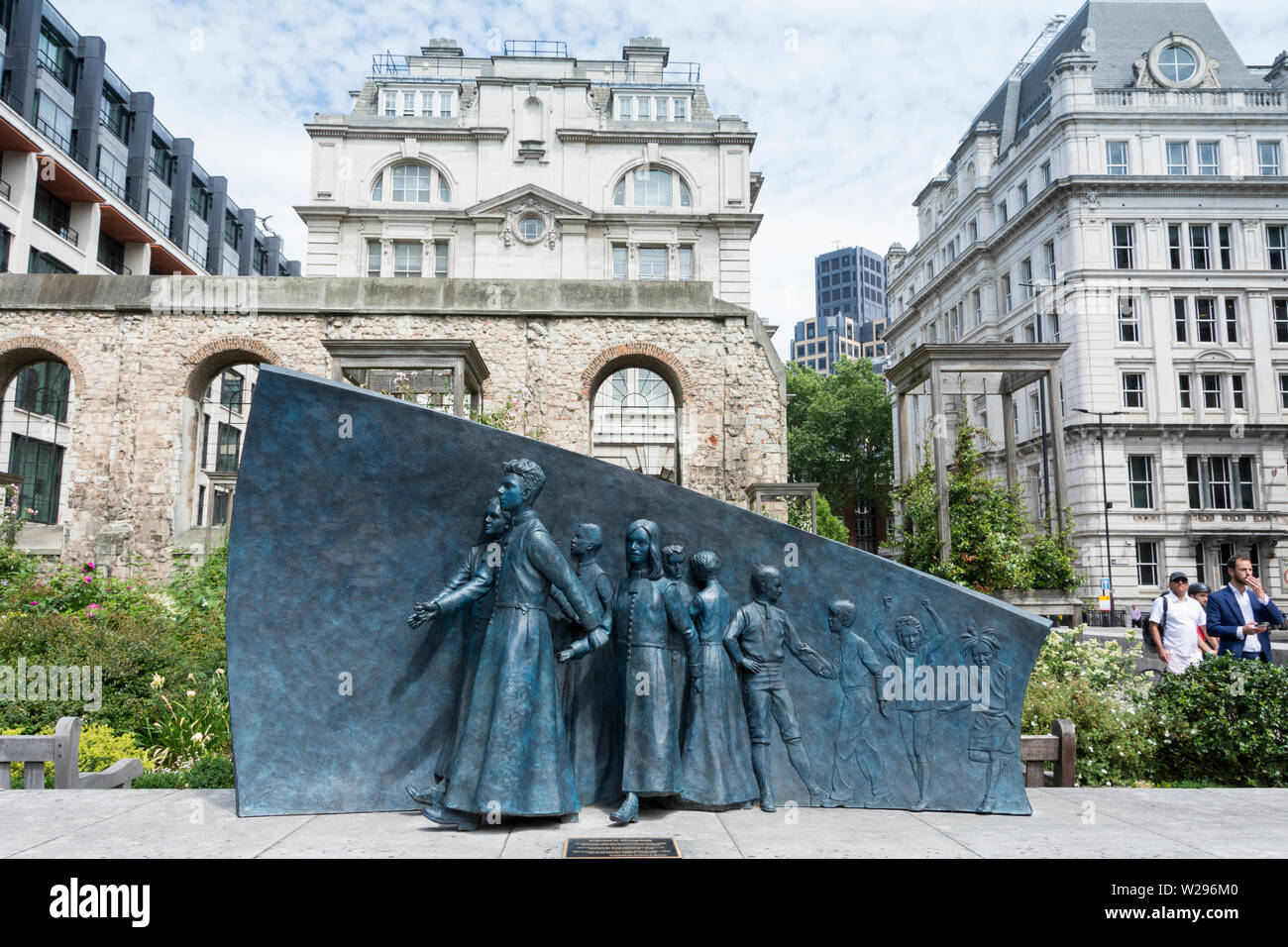 Andrew Brown's memorial sculpture en bronze de Christ's Hospital School, à la Christ Church de l'église de Greyfriars garden, Ville de London, UK Banque D'Images