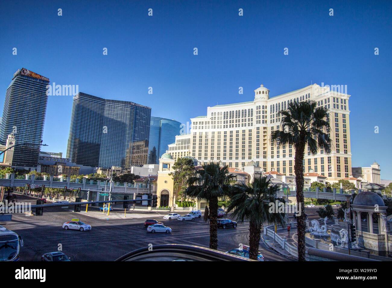 Las Vegas, Nevada, USA - 6 mai 2019 : intersection achalandée à l'intersection de Flamingo et Las Vegas Boulevard avec le Bellagio resort. Banque D'Images