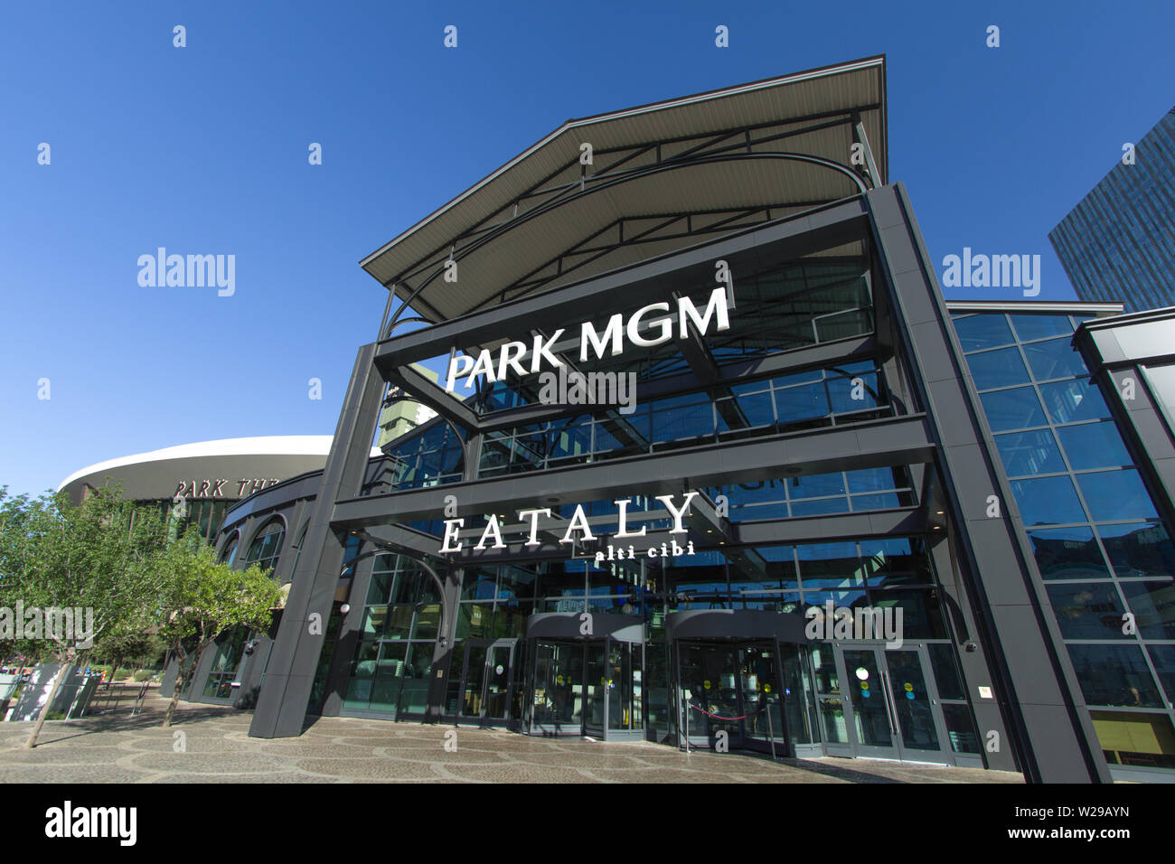 Las Vegas, Nevada, USA - 6 mai 2019 : extérieur du parc MGM qui dispose d'un style italien Eataly food hall et marché avec des restaurants italiens. Banque D'Images