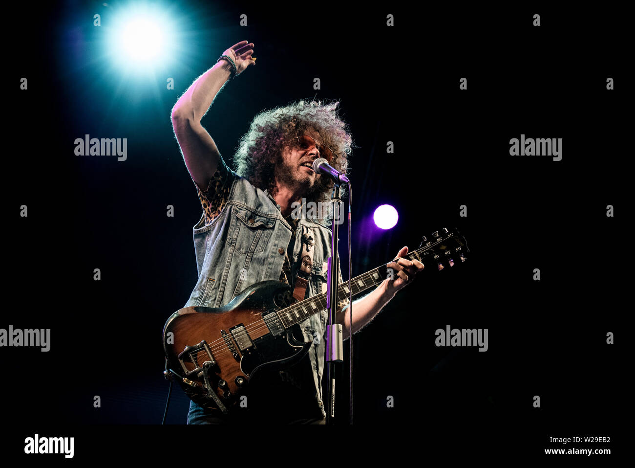 Grugliasco, Italie. 05 juillet, 2019. Andrew Stockdale, fondateur, guitariste et chanteur du groupe de rock australien Wolfmother live sur scène à l'Gruvillage 105 festival. Credit : Alessandro Bosio/Pacific Press/Alamy Live News Banque D'Images