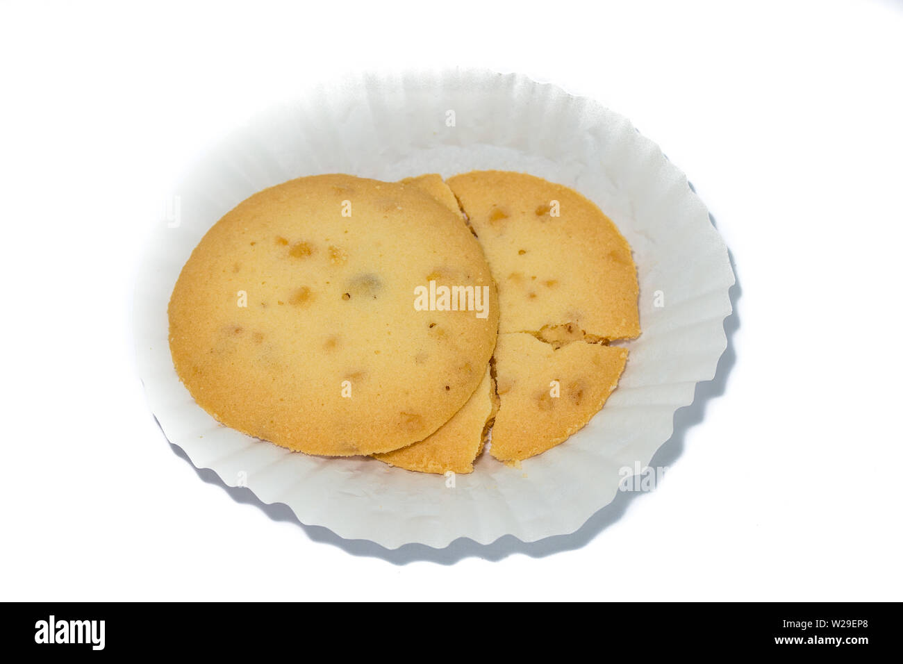 Les grains entiers des cookies sur fond blanc Banque D'Images