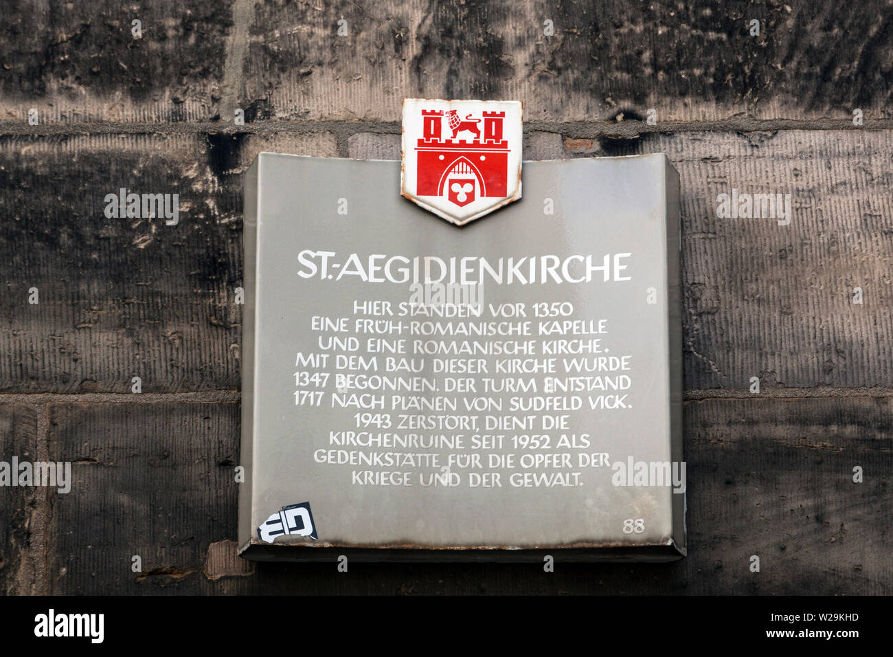 Information board à l'Aegidienkirche dans la vieille ville de Hanovre Banque D'Images