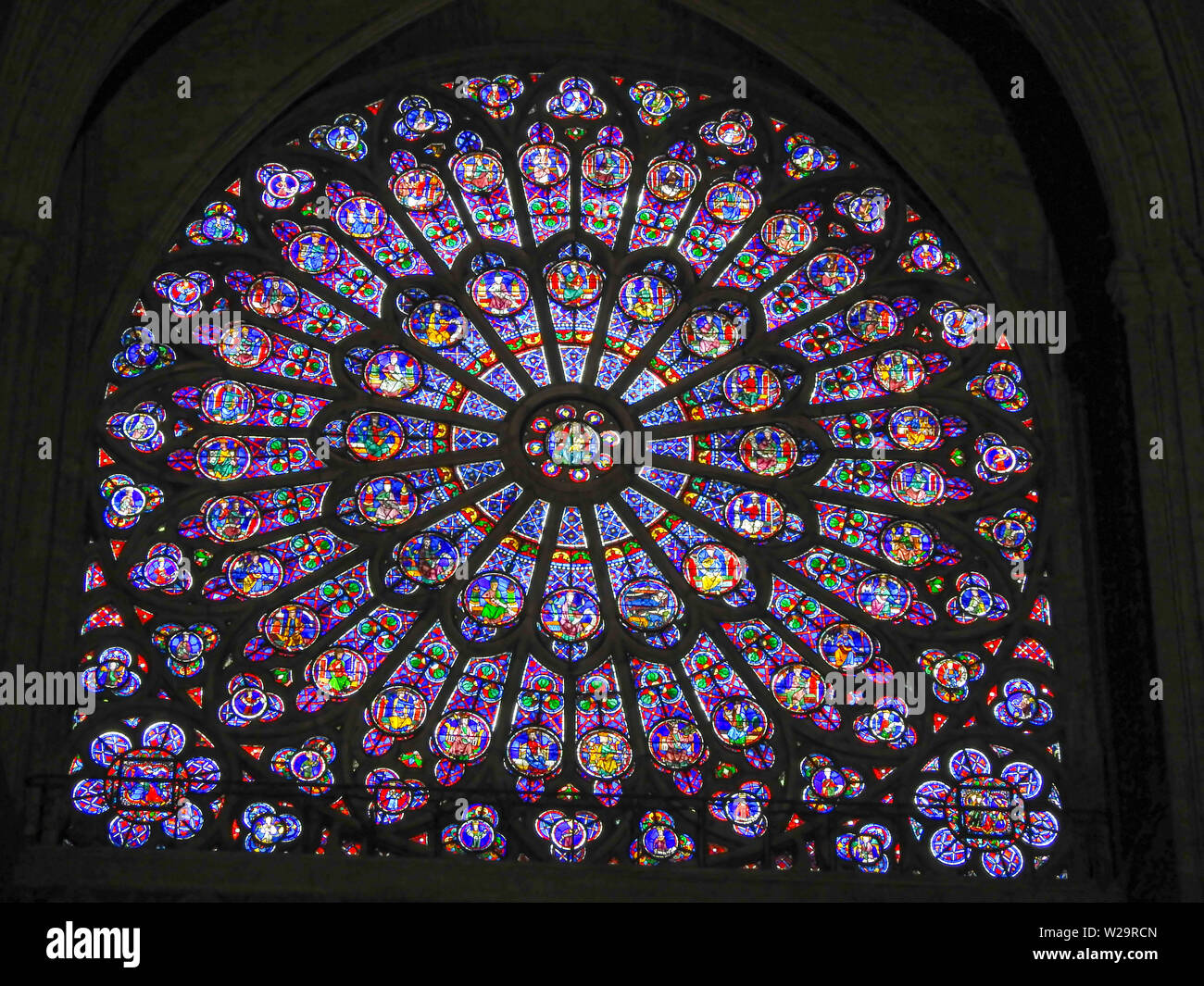 La Rose Sud, vitrail, feu avant, de Notre Dame, Paris Banque D'Images
