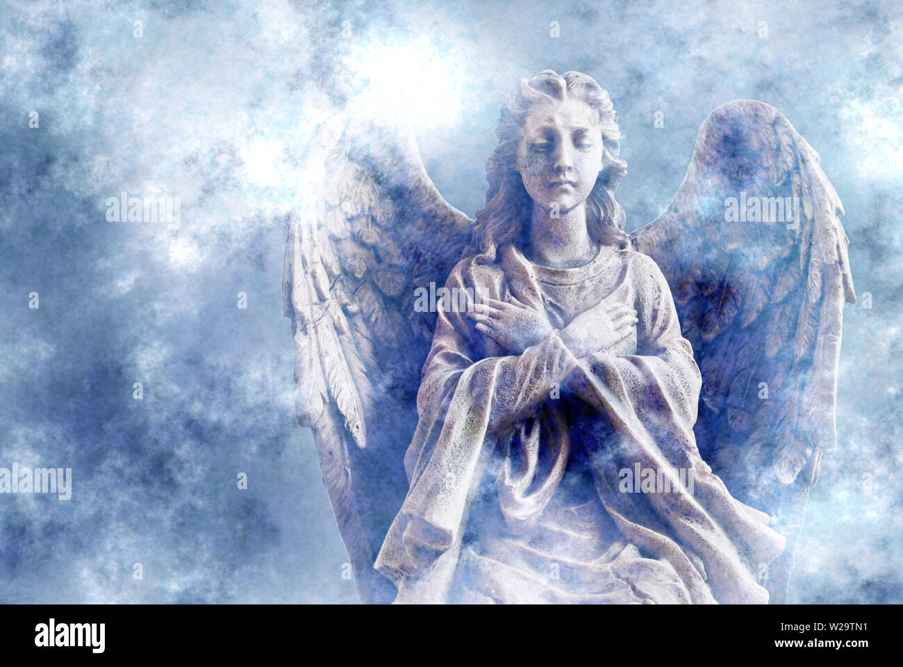 Angel statue en priant geste Banque D'Images