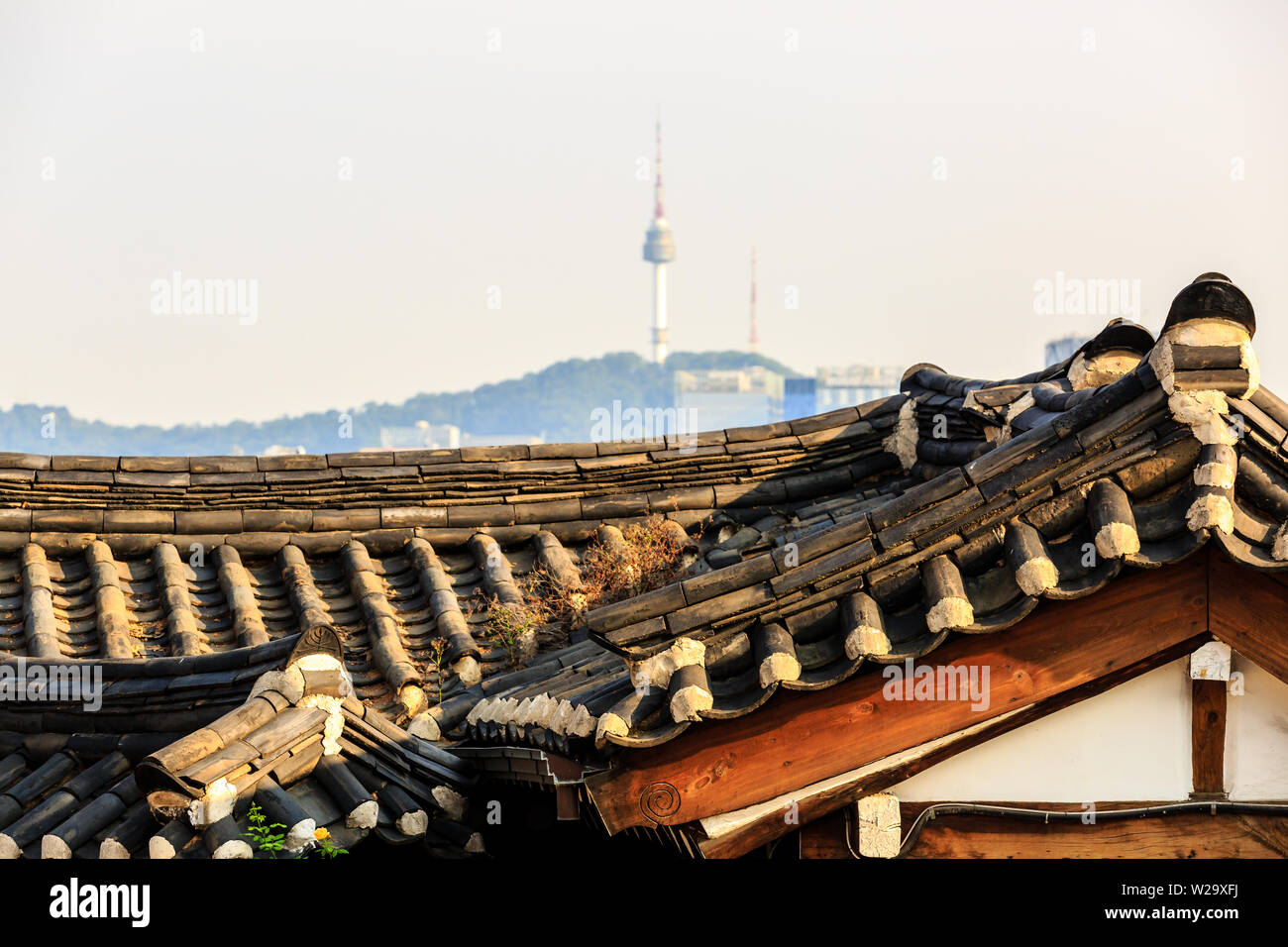 Vue de la tour de Namsan le village de Bukchon Hanok, Séoul, Corée du Sud Banque D'Images
