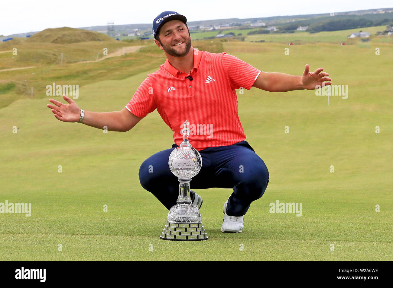 Jon de l'Espagne avec l'Irish Open Rahm trophy pendant quatre jours du Dubai Duty Free 2019 Irish Open à Lahinch Golf Club. Banque D'Images