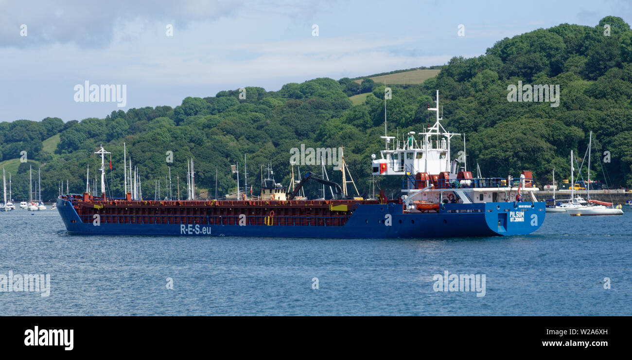 Cargo de Pilsum St Johns remonte la rivière Fowey Cornwall en Angleterre, à l'Argile de Chine works amont de Fowey Ville Banque D'Images