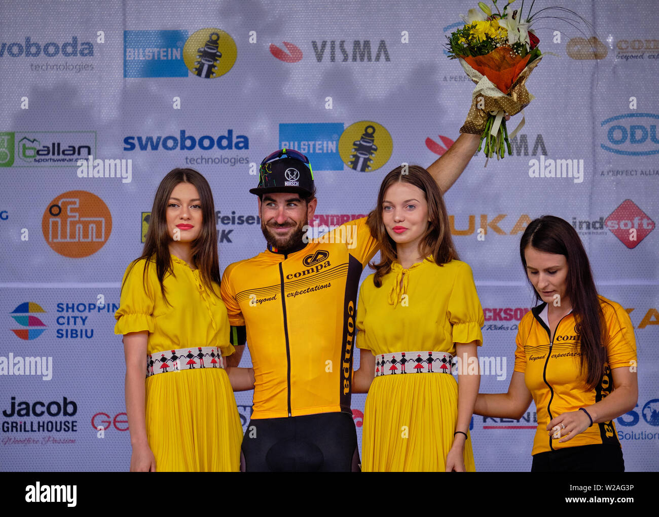 Cérémonie de remise des prix de l'équipe cycliste Riccardo Stacchiotti (Giotti Victoria- Palomar) gagnant de la 4e étape du Tour cycliste de Sibiu, Roumanie, Juillet 7,2019 Banque D'Images