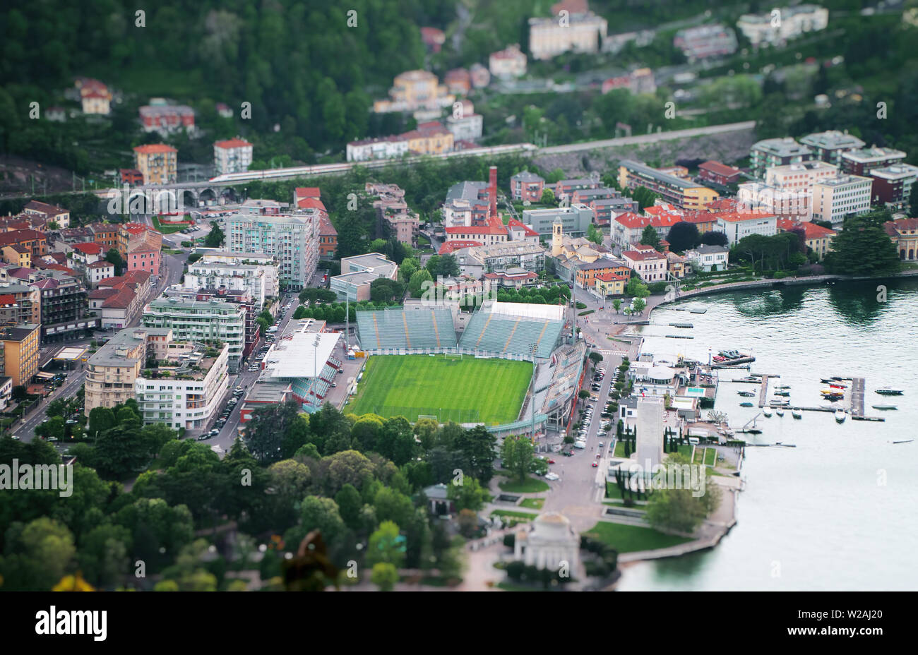 Avis de Como stadium de brunate mountain en Italie. Banque D'Images