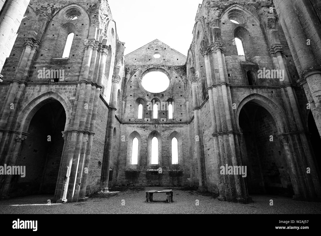 Ancienne abbaye de San Galgano en Toscane, Italie. Il situé à environ trente kilomètres de la ville médiévale de Sienne Banque D'Images