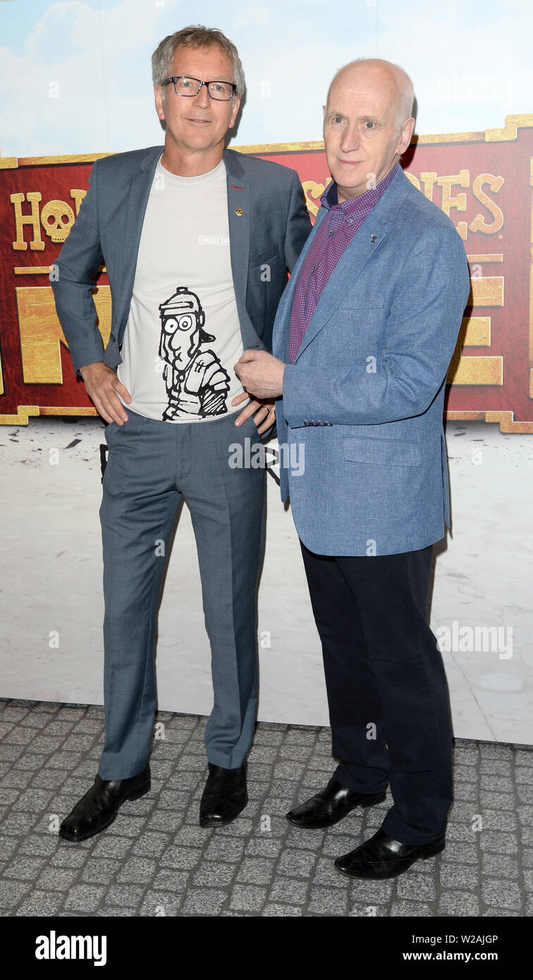 La photo doit être crédité ©Presse Alpha 078237 07/07/2019 Martin Brown et Terry Deary lors de la première mondiale de l'histoire horrible Film Rotten Romains tenue à Odeon Leicester Square à Londres. Banque D'Images