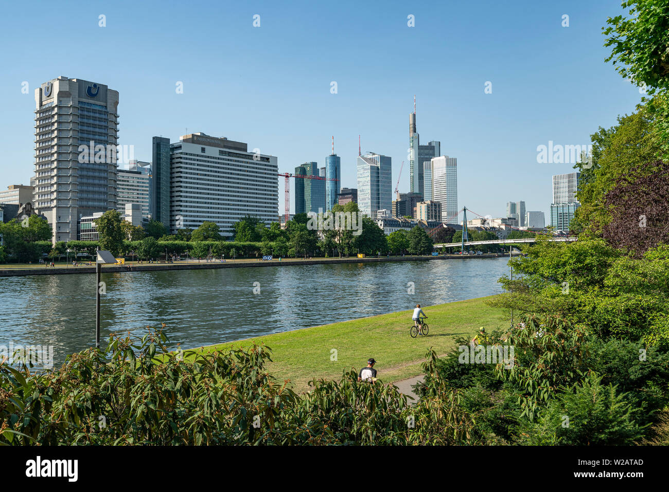 Francfort, Allemagne. Juillet 2019. l'avis de la banque de la rivière Main. Banque D'Images
