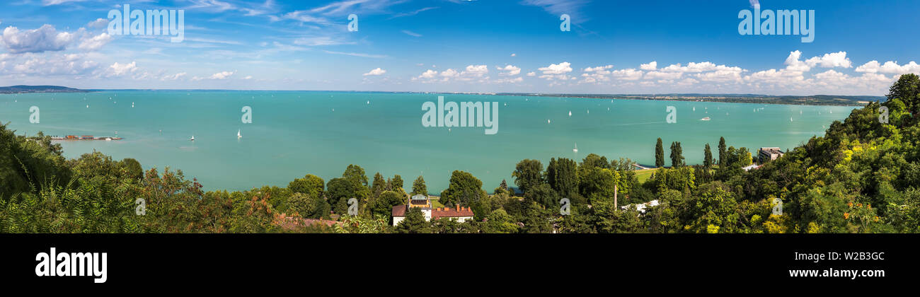 Vue panoramique sur le Lac Balaton à partir de la plate-forme d'observation à l'abbaye de Tihany. Hongrie Banque D'Images