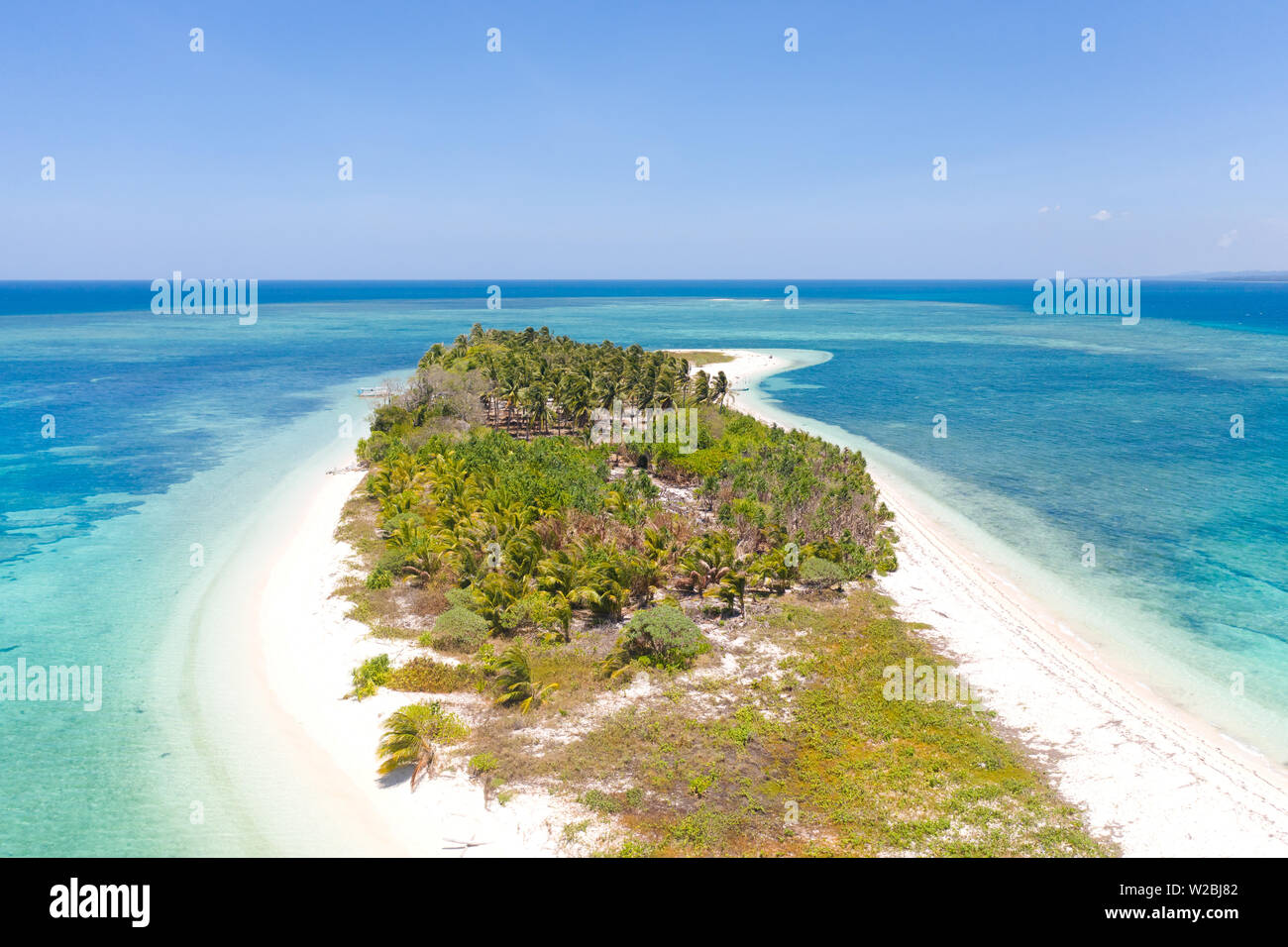 Canimeran île tropicale. Plage de sable blanc sur une île déserte. Petite île avec palmiers et sable blanc. Banque D'Images