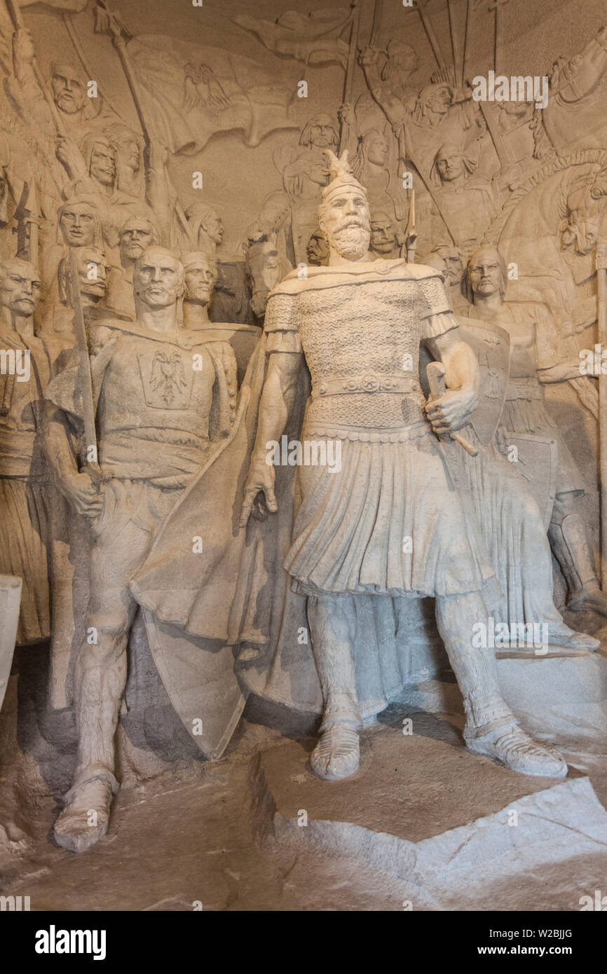 L'Albanie, Kruja, Musée historique, de l'intérieur, statue de Skanderbeg Banque D'Images