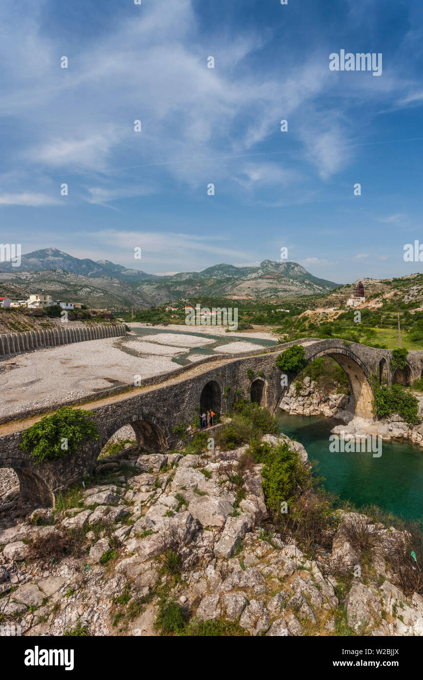 L'Albanie, de la région de Shkodra, le Mesi Bridge, pont de l'ère ottomane Banque D'Images