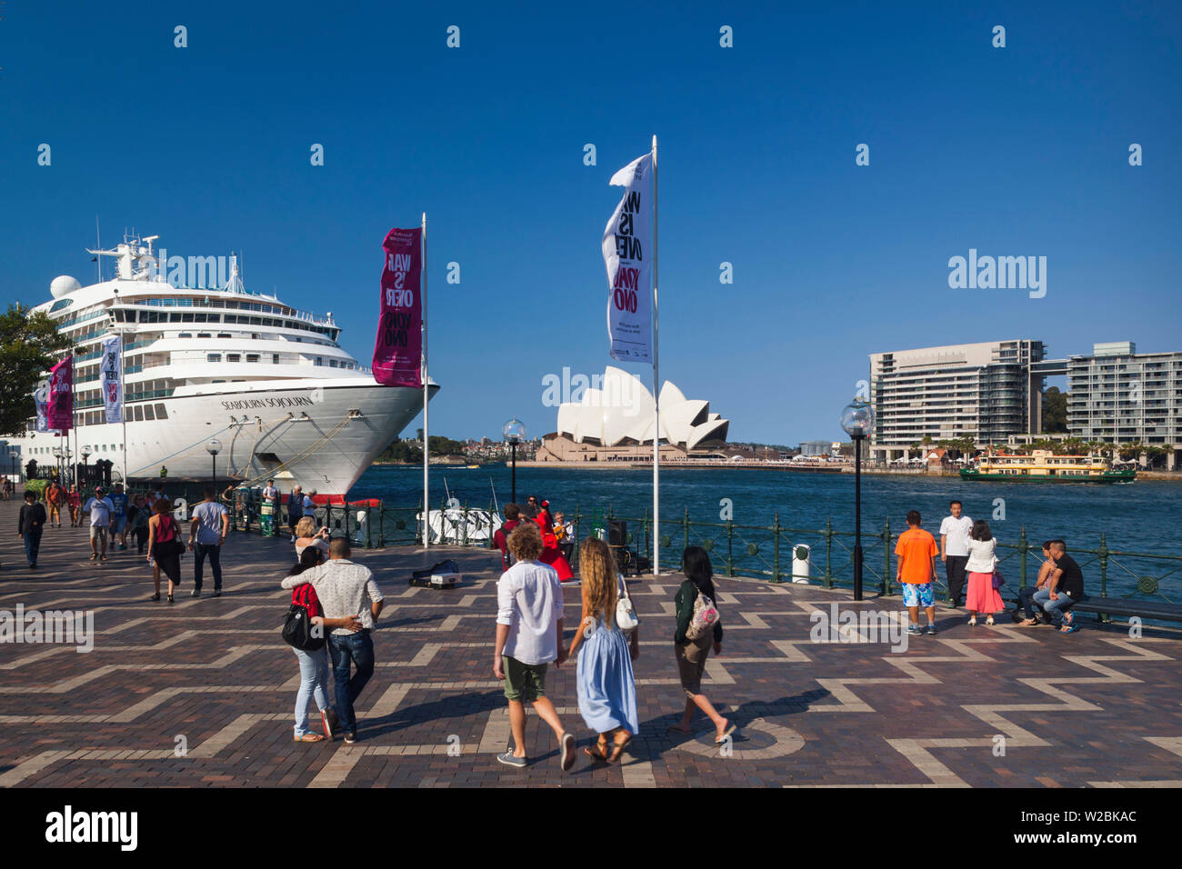 L'Australie, New South Wales, NSW, Sydney, Circular Quay et cruiseship Banque D'Images