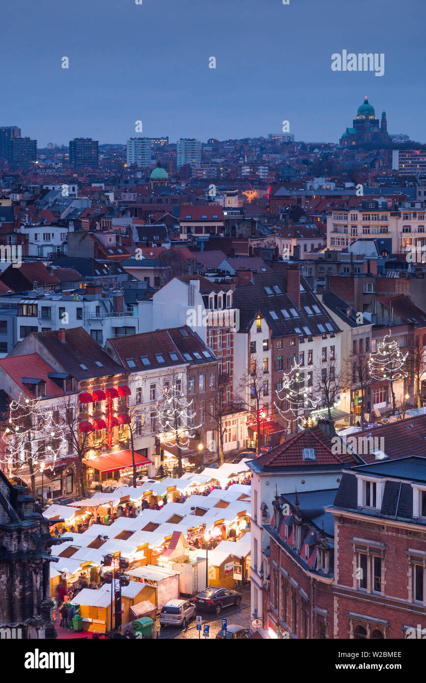 Belgique, Bruxelles, Place Sainte-catherine, Marché de Noël, elevated view, dusk Banque D'Images