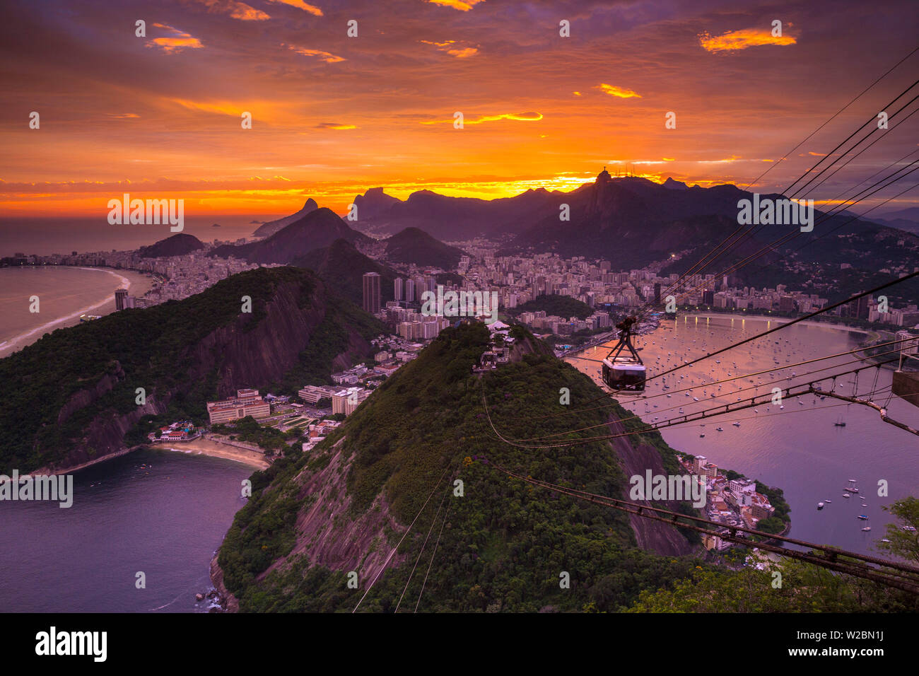 La plage de Copacabana et à Rio de Janeiro depuis le Pain de Sucre, le Brésil Banque D'Images