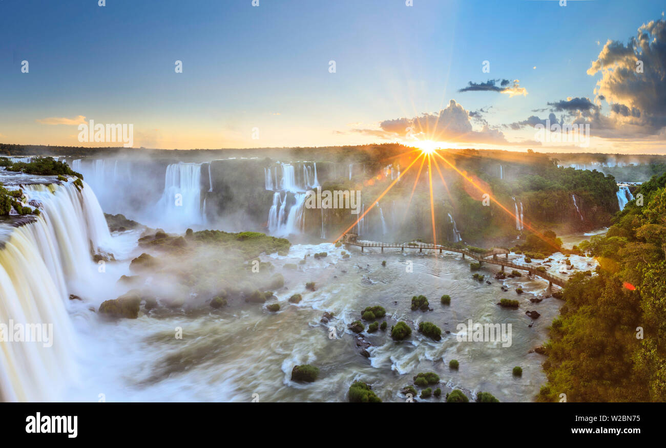 Le Brésil, l'État de Parana, Iguassu Falls National Park (Cataratas do Iguaçu) (UNESCO Site), de la Gorge du Diable (Garganta do Diabo) Banque D'Images