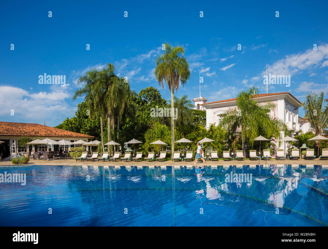 La piscine de l'établissement Belmond Hotel Das Cataratas, Iguacu Falls, État du Parana, Brésil Banque D'Images