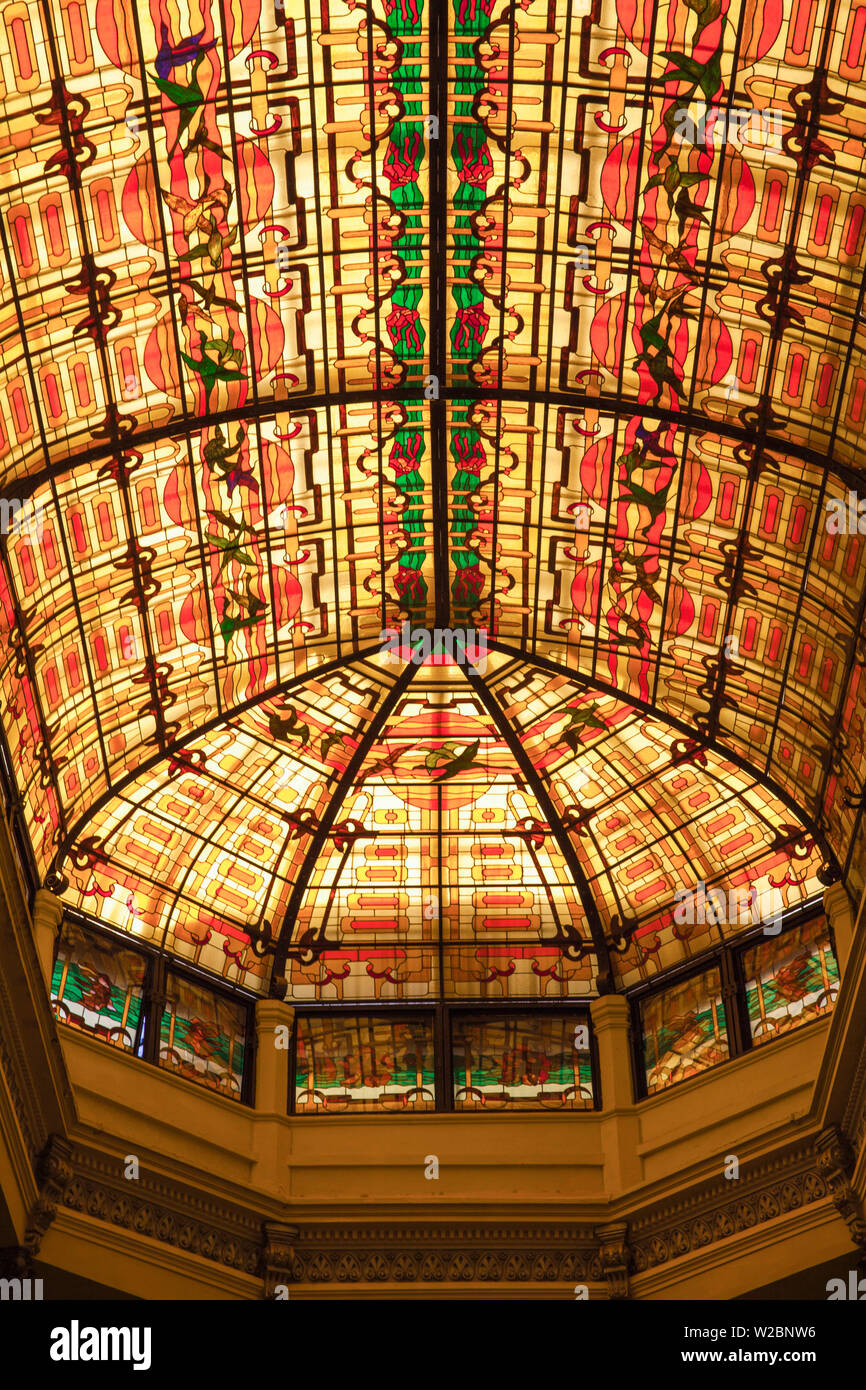 Cuba, La Havane, La Havane, Vieje , vitraux dome dans le hall de l'Hôtel Raquel Banque D'Images