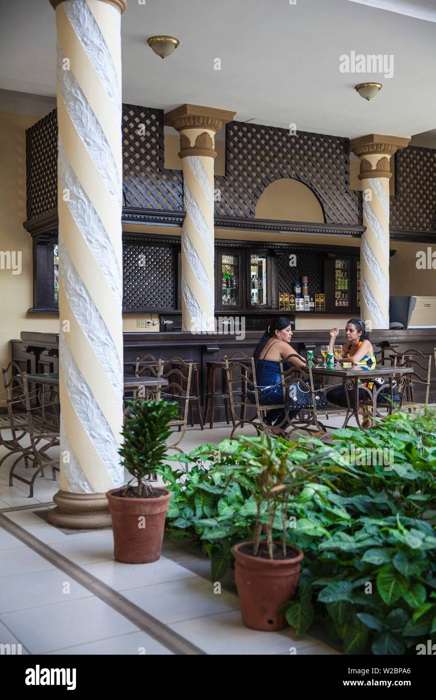 La province de Camaguey, Cuba, Camaguey, Calle Republica, barre en bois fabriqués à la main dans le colon hotel Banque D'Images