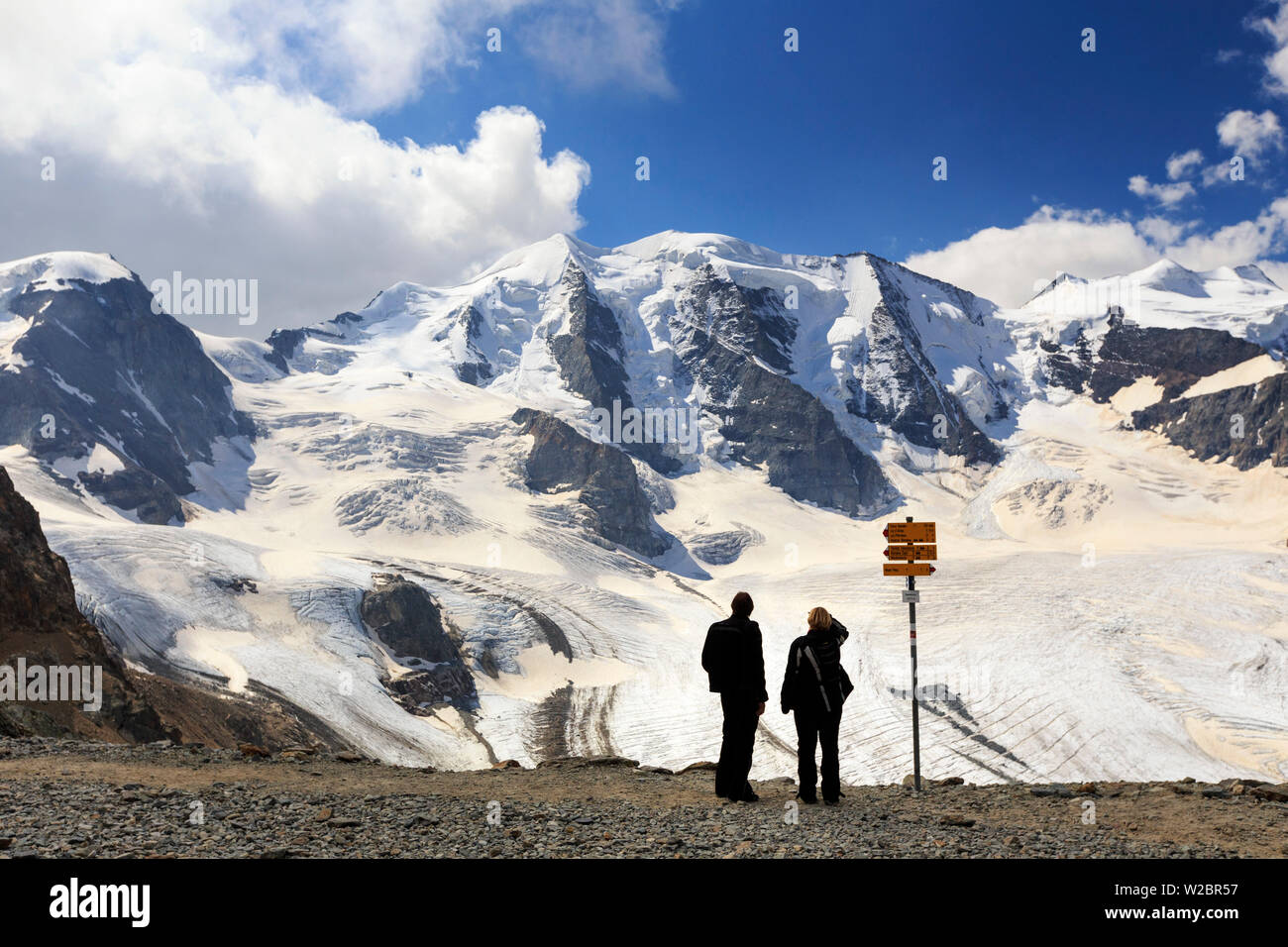 La Suisse, Grisons, Haute-engadine, Saint Moritz, Diavolezza (2978m), vue sur la montagne, les glaciers et le Piz Bernina (4049m) Banque D'Images