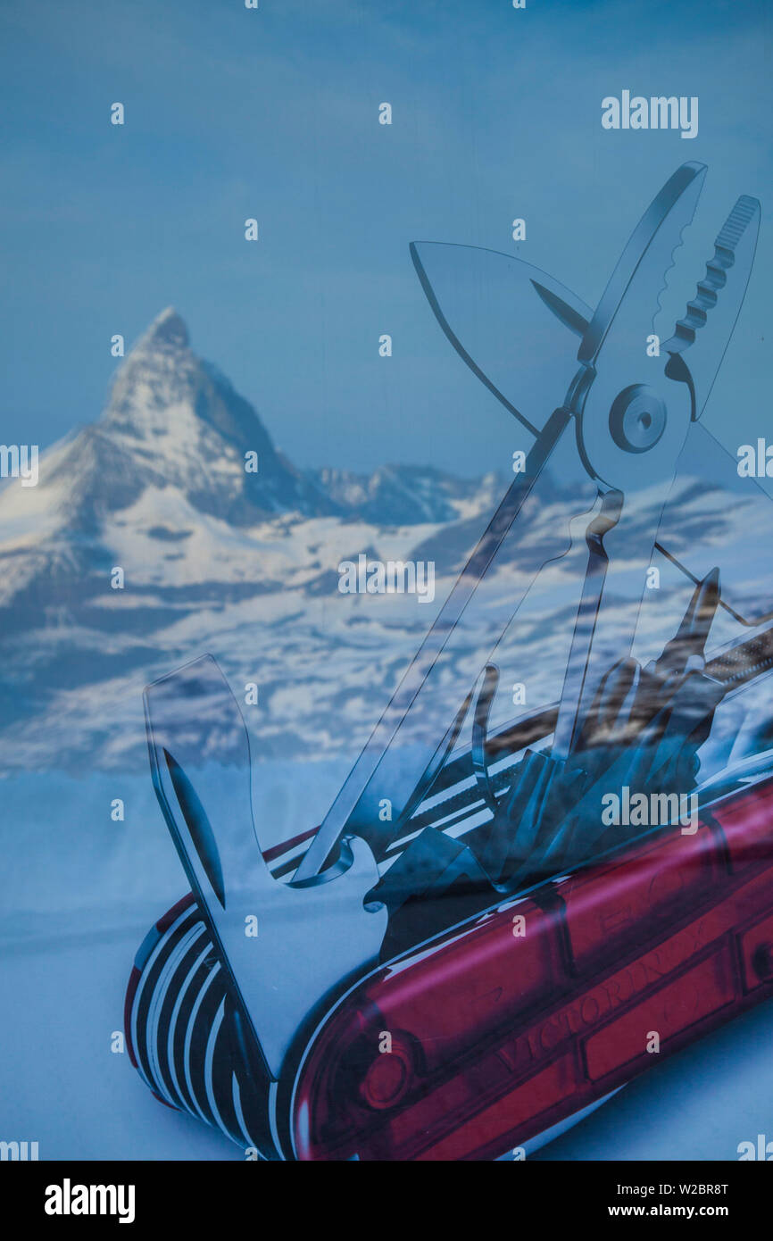 Matterhorn reflète dans de fenêtre fenêtre boutique hôtel Gornergrat, Zermatt, Valais, Suisse Banque D'Images