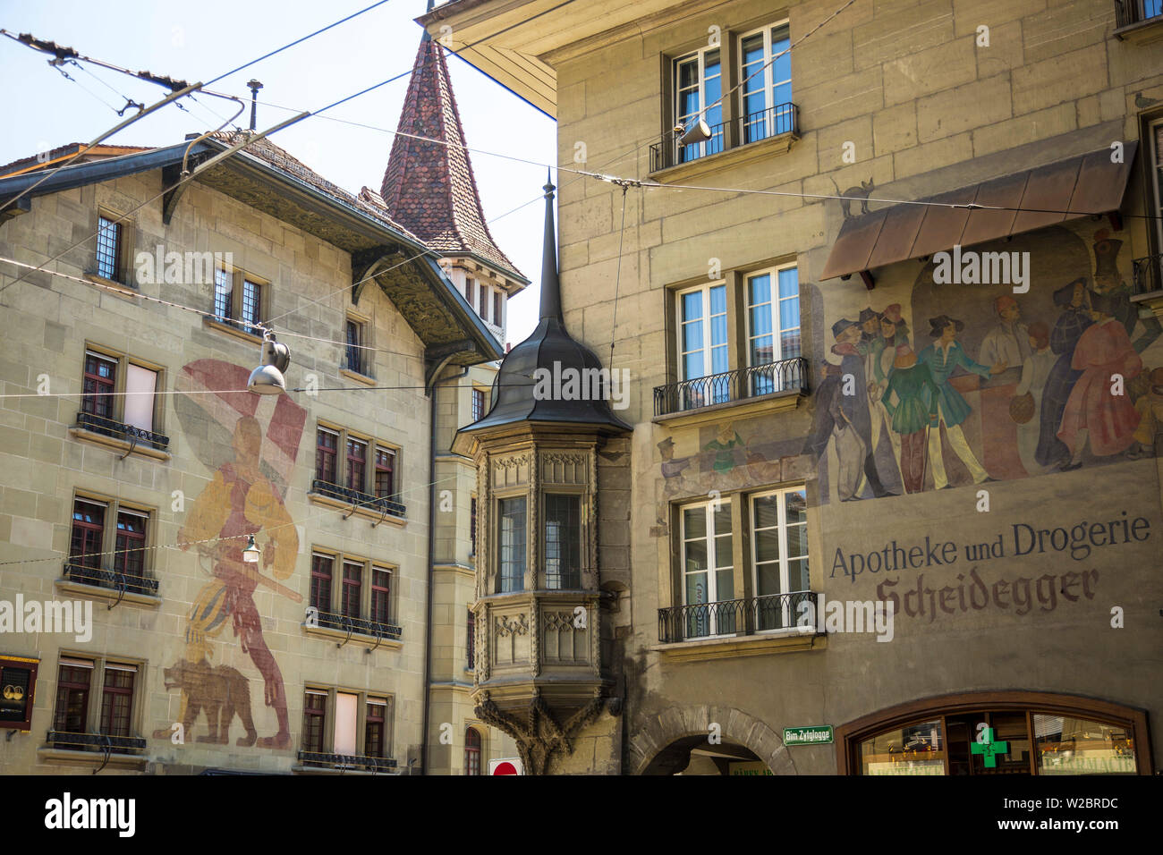 Les murales sur les bâtiments de la Kramgasse, Bern (Berne), Berner Oberland, Suisse Banque D'Images