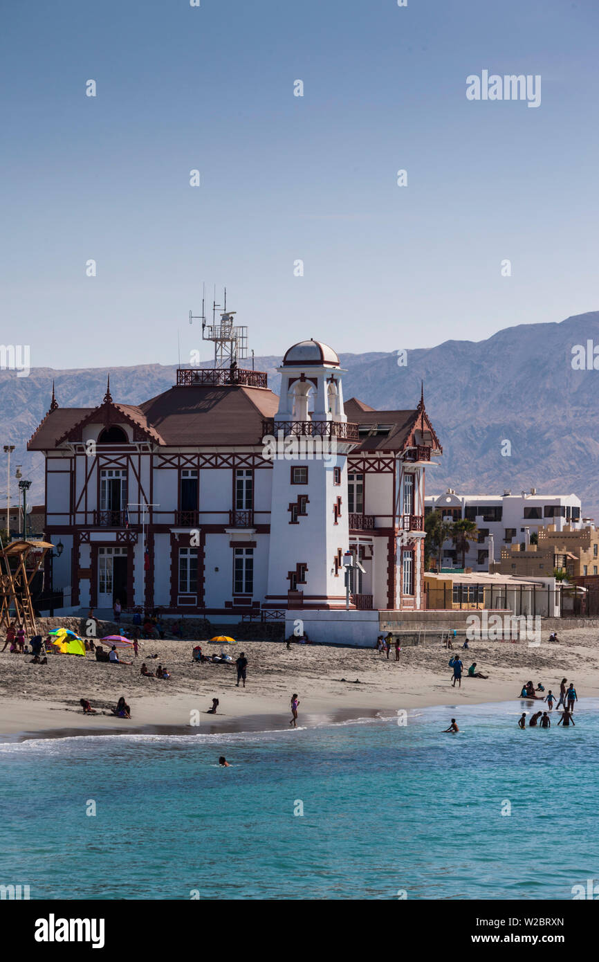 Le Chili, Mejillones, poste de garde-côte et plage de la ville Banque D'Images