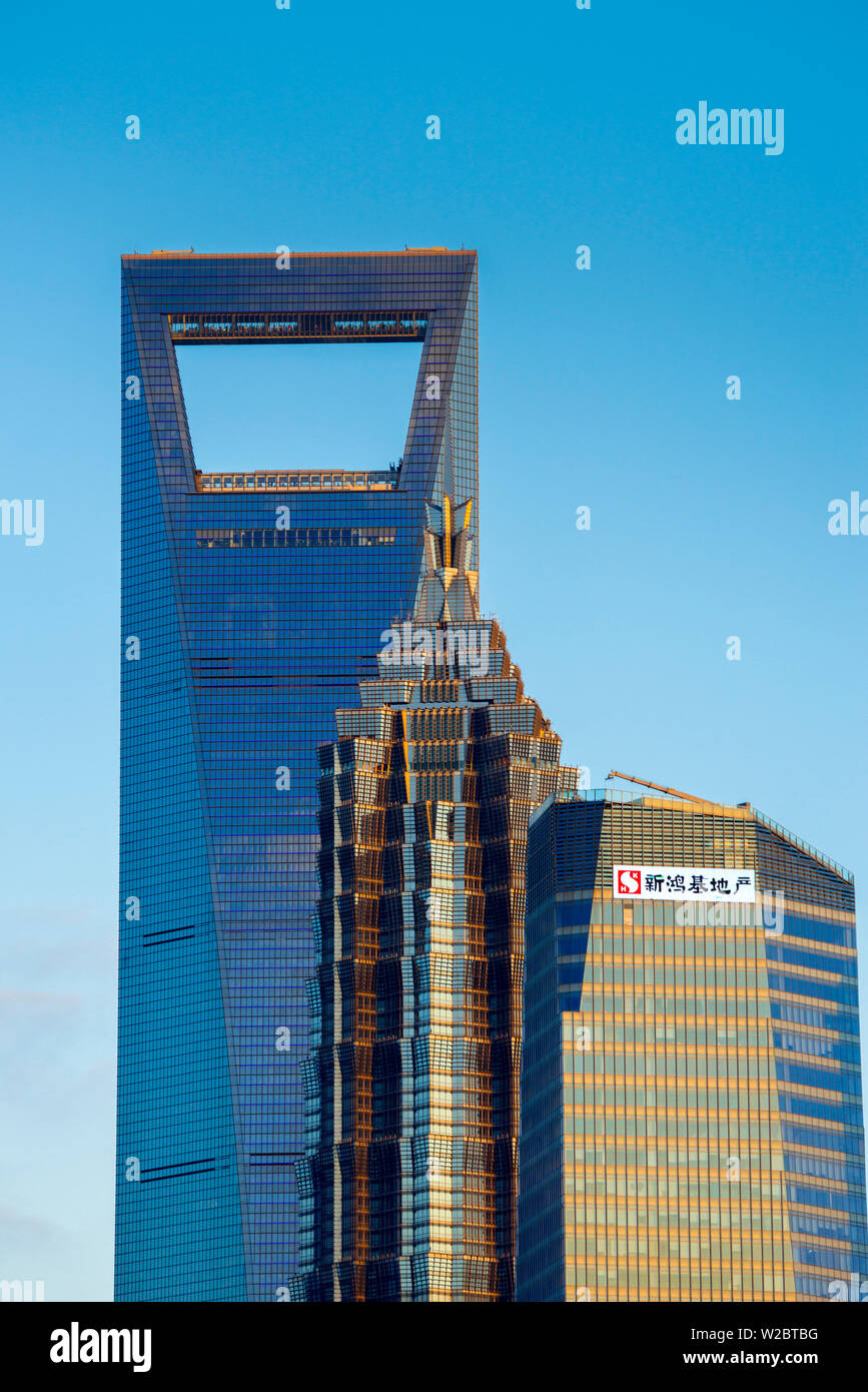 La Chine, Shanghai, Pudong District, du quartier financier, du Centre mondial des finances de Shanghai, tour Jin Mao et Shanghai International Finance Centre (de gauche) Banque D'Images