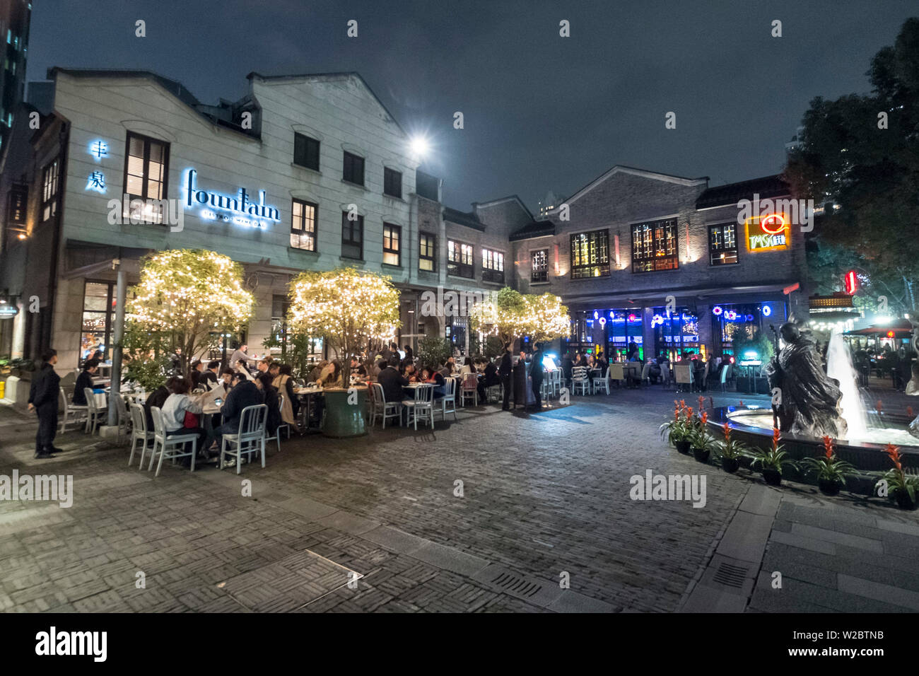 Cafés et restaurants de Xintiandi, Shanghai, Chine Banque D'Images