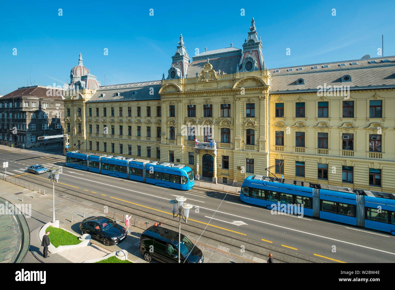 Chemins de fer croates bâtiment en face de l'hôtel, Esplande Mihanoviceva Ul, Zagreb, Croatie Banque D'Images