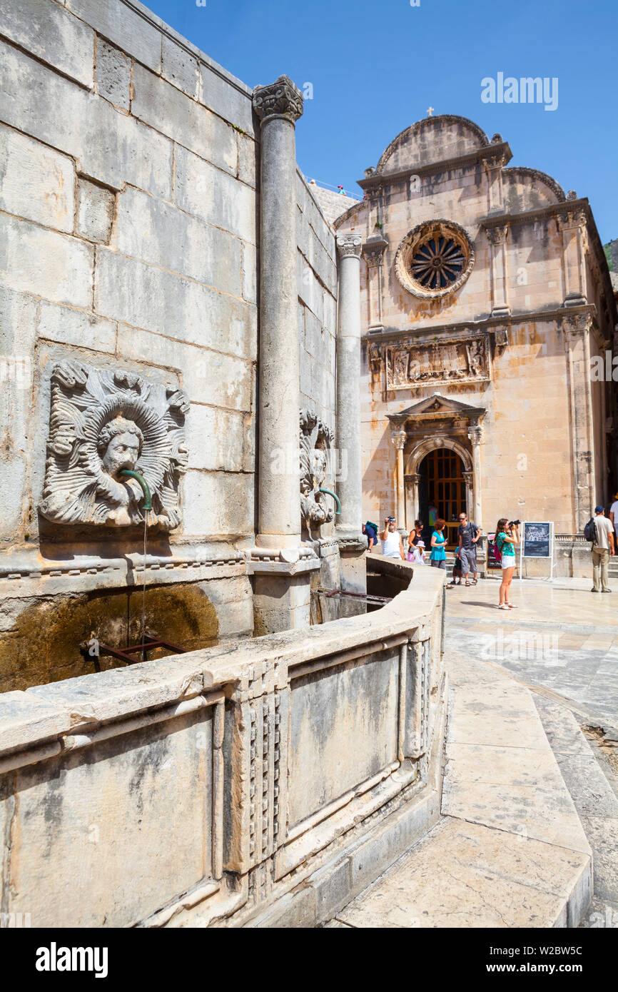 Détail de la grande fontaine Onofrio et l'église Saint Sauveur, Stari Grad (vieille ville), Dubrovnik, Dalmatie, Croatie Banque D'Images