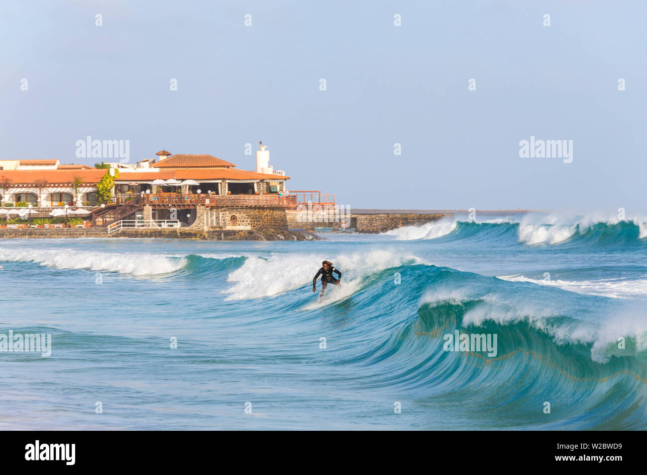 Surfer, Santa Maria, île de Sal, Cap-Vert Banque D'Images