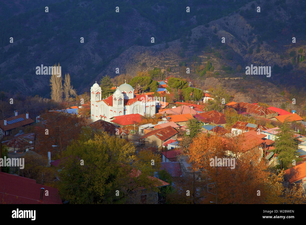 Église de la Sainte Croix dans le village de Pedoulas, montagnes Troodos, à Chypre, en Méditerranée orientale Banque D'Images