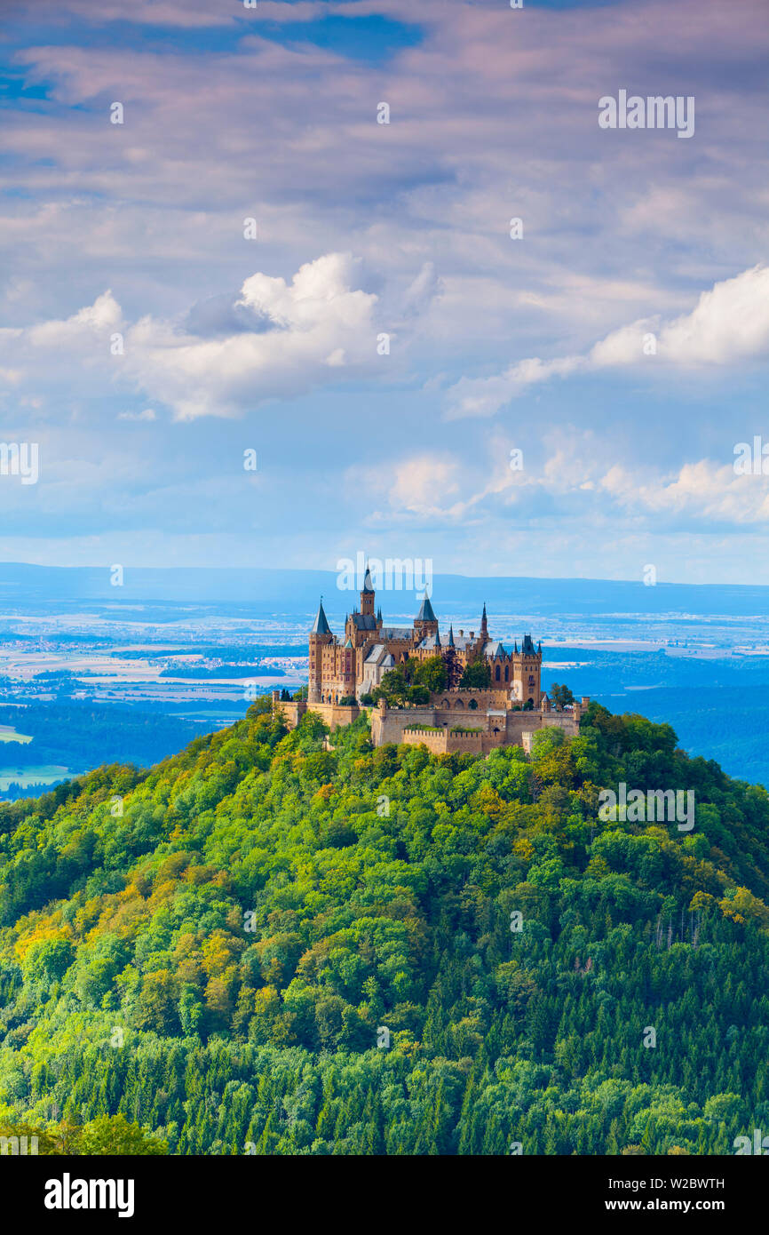 View vers le Château de Hohenzollern et campagne sourrounding, souabe, Bade-Wurtemberg, Allemagne Banque D'Images