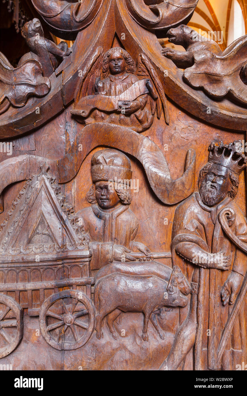 Détail sculpté des stalles du chœur dans le monastère cistercien médiéval (Kloster Maulbronn) inscrite au Patrimoine Mondial de l'UNESCO, Bade Wurtemberg, Maulbronn, Allemagne Banque D'Images