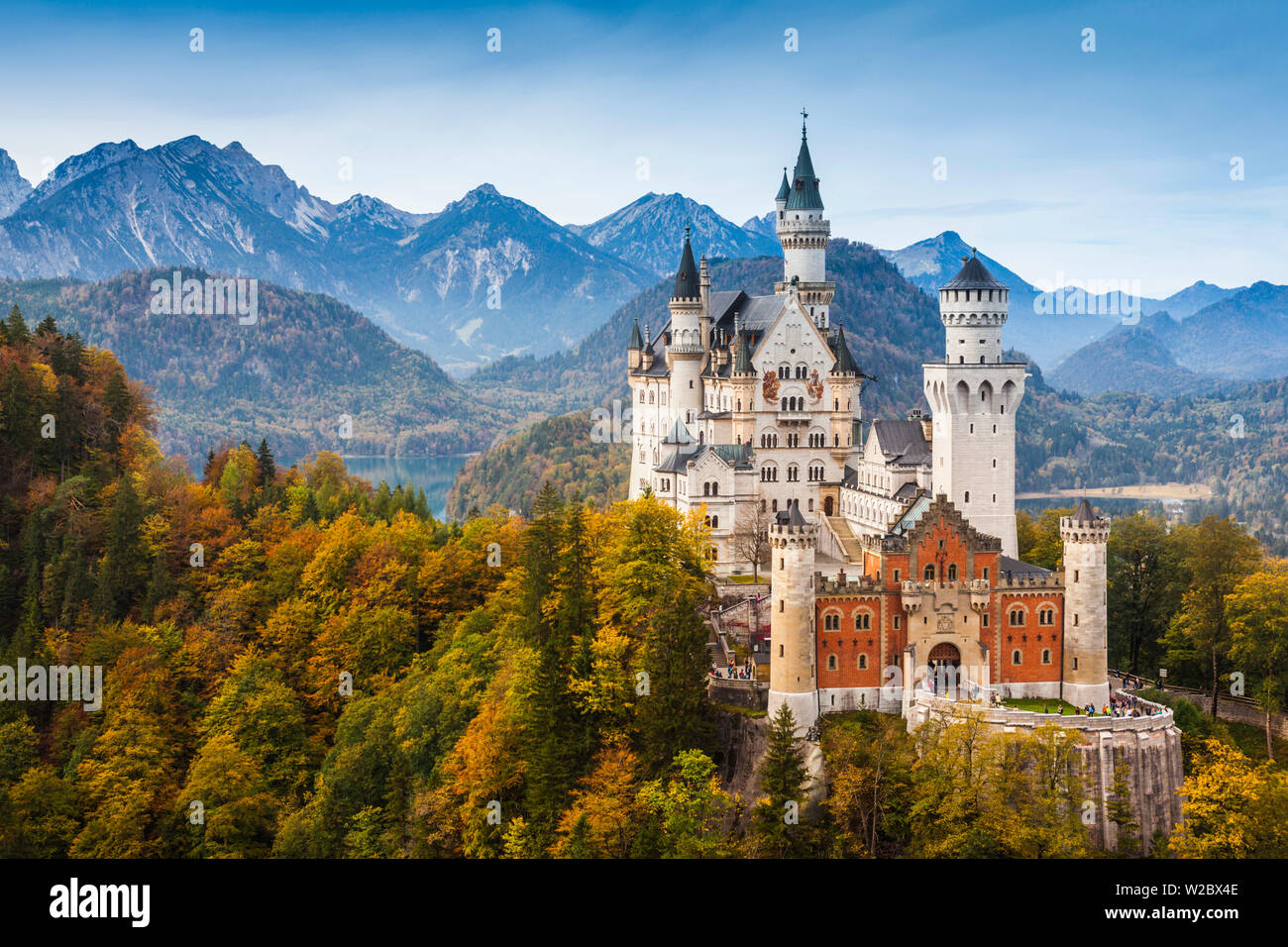 Allemagne, Bavière, Hohenschwangau, Schloss Neuschwanstein castle view, automne Banque D'Images