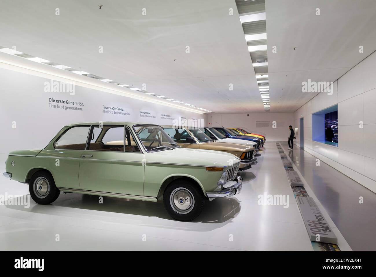 Germany, Bavaria, Munich, BMW Museum, l'exposition de voitures BMW Banque D'Images