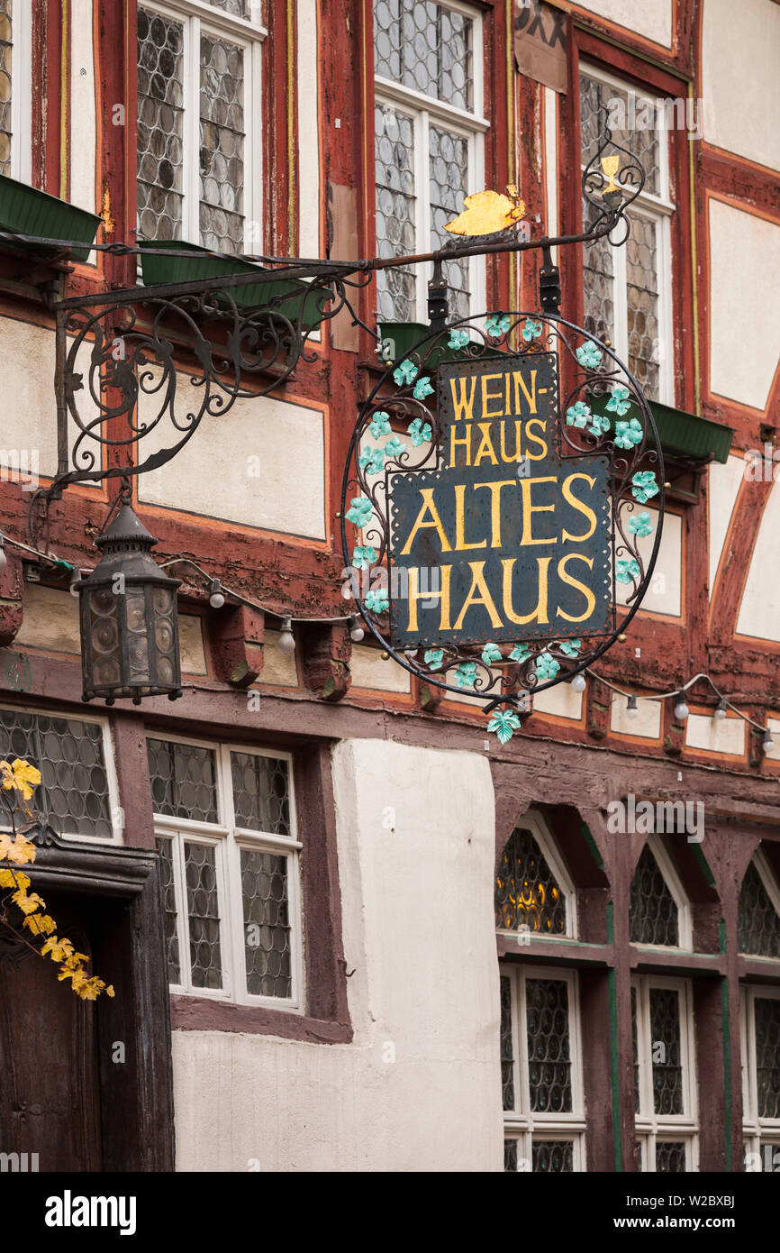 Allemagne, Rheinland-Pfalz, Bacharach, signe pour l''Altes Haus Wine bar Banque D'Images