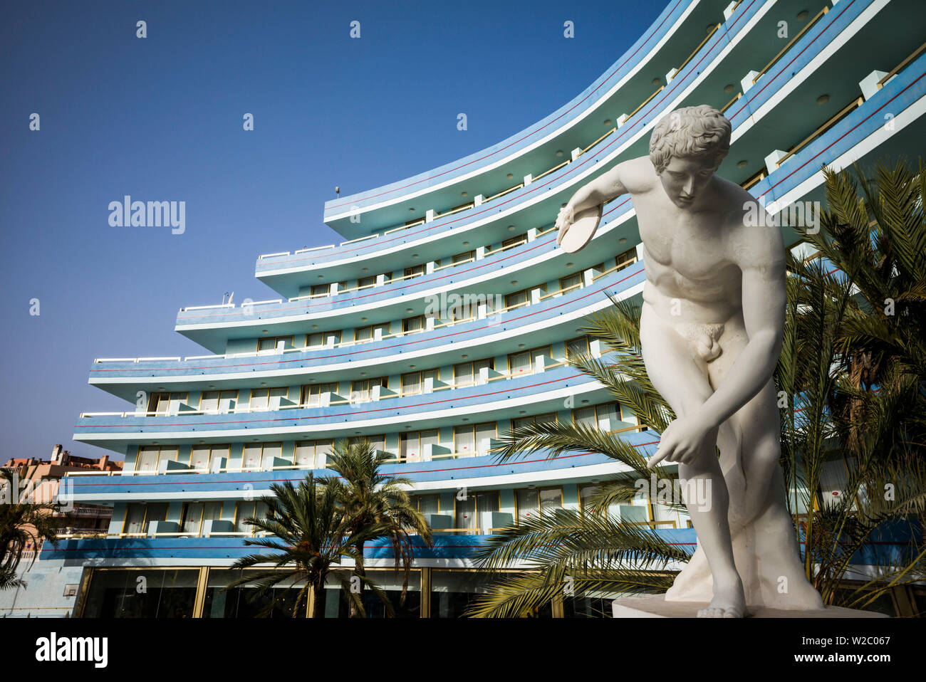 L'Espagne, Iles Canaries, Tenerife, Playa de Las Americas, l'Hôtel Mediterranean Palace, statue Banque D'Images